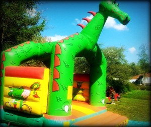 Château gonflable dragon coté