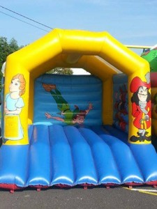 Location de château gonflable Peter Pan avant Virton Arlon