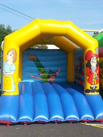 Location de château gonflable Peter Pan avant Virton Arlon