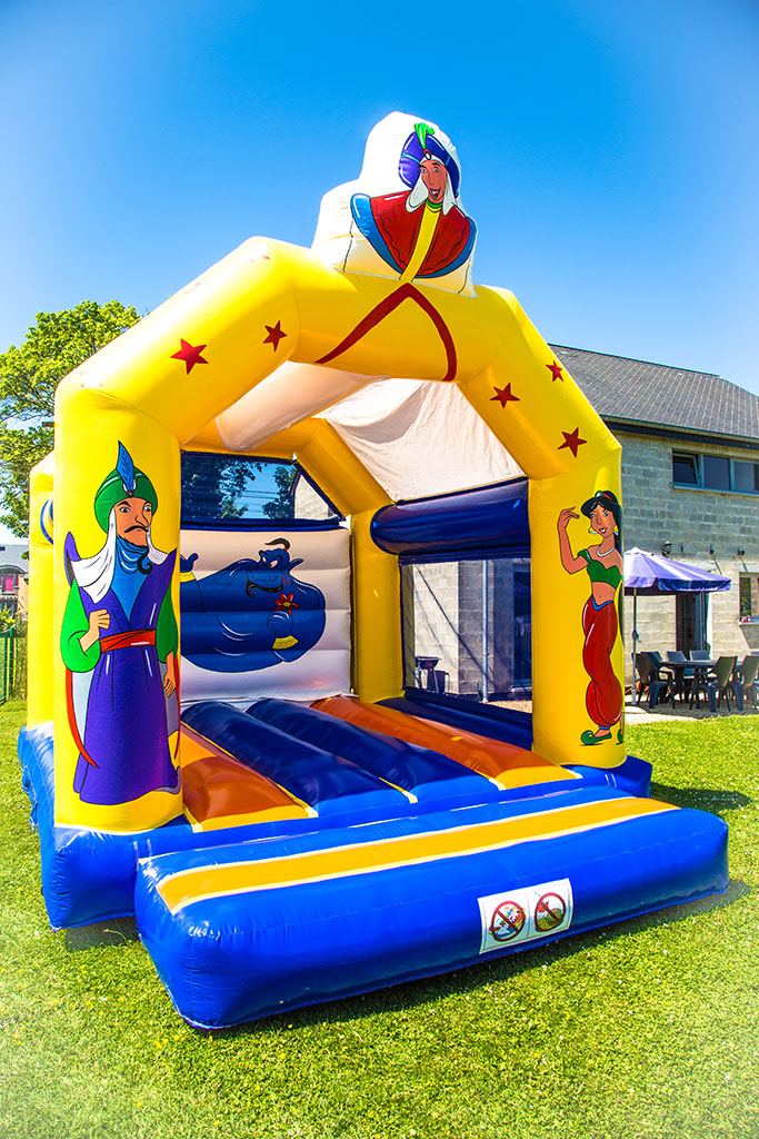 Château gonflable Aladin location luxembourg gauche