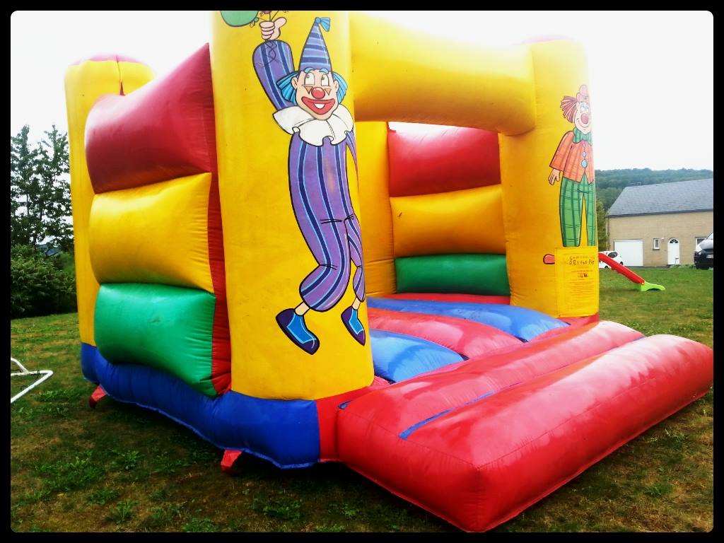 Location de chateau gonflabe Clown Arlon Messancy Luxembourg