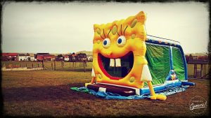 Location de château et structure gonflable Bob L'éponge XXL Virton Aubange face