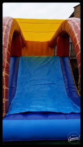 Le château gonflable Requin Location Arlon Etalle Luxembourg