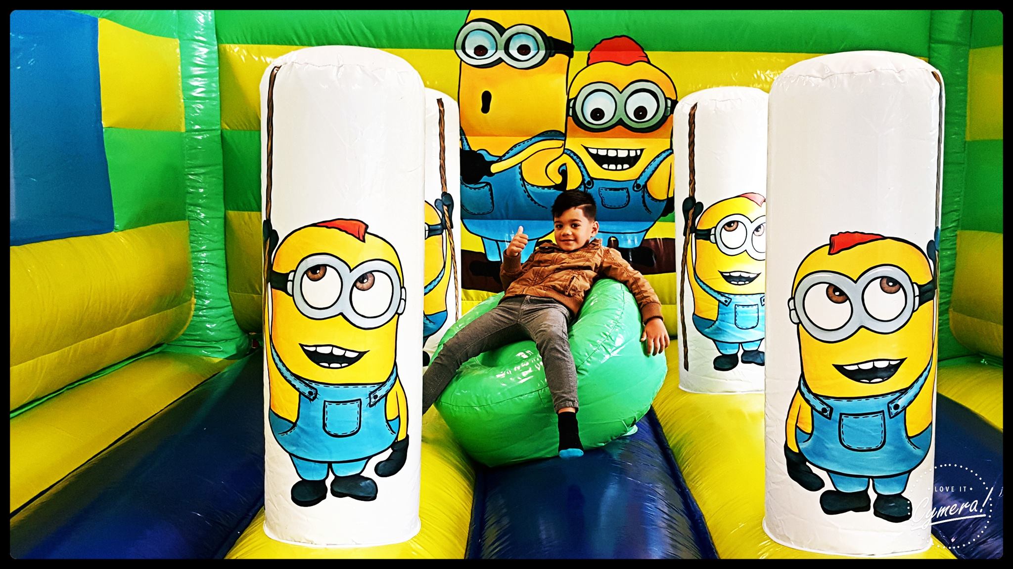 Location château gonflable Minion Luxembourg Arlon Florenville